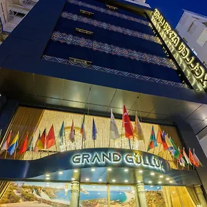 Grand Gulluk Center מלון